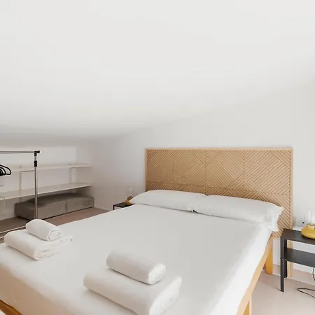 Guesthost - Bright Navigli Apartmán