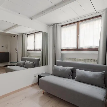 Apartmán Guesthost - Bright Navigli Milán