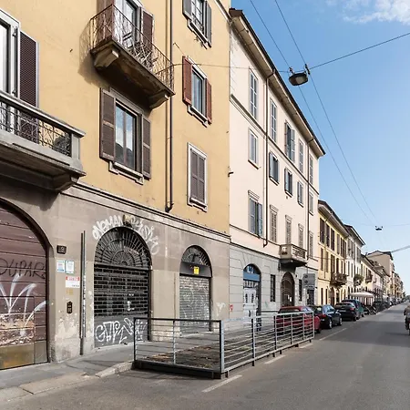 Guesthost - Bright Navigli